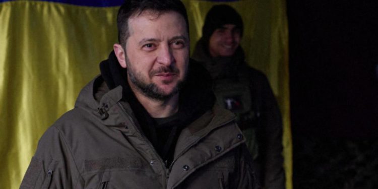 Ucraina, Zelensky al fronte a Bakhmut