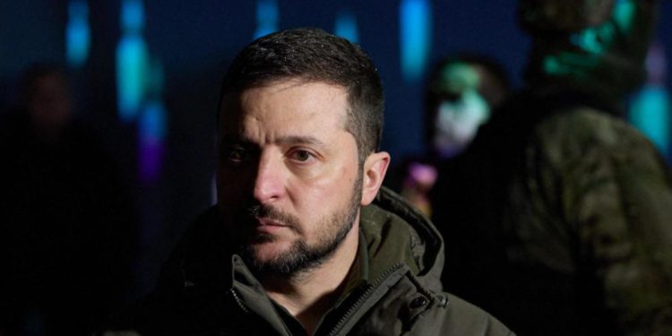 Ucraina, Zelensky alle forze armate: “Orgoglioso di voi”