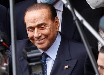 Berlusconi: “Meloni verrà ad Arcore, sosteniamo lealmente il governo”