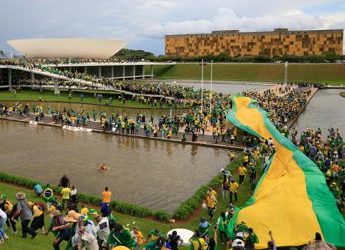 Brasile, esonerati tutti i vertici della sicurezza di Brasilia