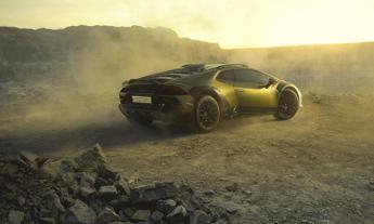 Bridgestone lancia il nuovo pneumatico All-Terrain Run-Flat per Supercar