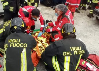 Canosa di Puglia, crolla palazzina: due estratti vivi da macerie