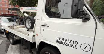 Capodanno col botto a Firenze, Ferrari sbatte contro 4 auto