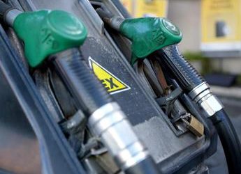 Carburante, nuovo giro ribassi prezzo benzina e gasolio in Italia