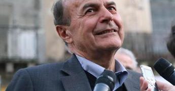 Carburanti, Bersani: “Ma governo sa quanto guadagna benzinaio in Italia?”