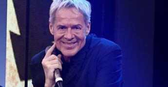 Claudio Baglioni ha l’influenza, nuove date tour: ecco quando i prossimi concerti