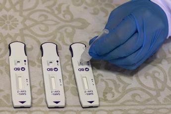 Covid, Iss: rischio forme gravi 7 volte maggiore per non vaccinati mai infettati