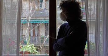 Covid Italia, nuove regole asintomatici: stop isolamento dopo 5 giorni