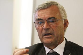 Covid, Rappuoli: “Ora c’è bisogno di vaccini diversi”