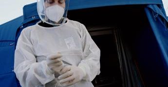 Covid oggi Lazio, 1.072 contagi e 5 morti. A Roma 543 nuovi casi