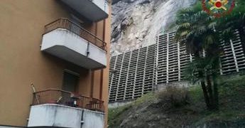 Frana a Luino, massi da costone roccioso: evacuate 11 famiglie