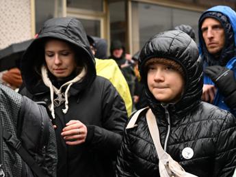 Germania, Bild: Greta fermata dalla polizia durante proteste a Lutzerath