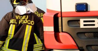 Incendio a Castel Romano, in fiamme lo store ‘Orizzonte’
