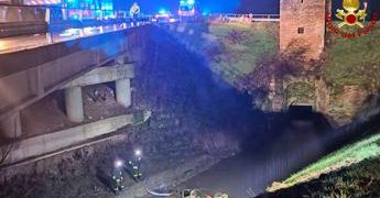 Incidente a Veronella, auto finisce in un canale: 3 morti e un ferito