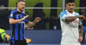 Inter-Napoli, problemi Dazn e Twitter esplode: tifosi protestano