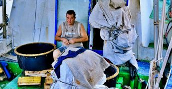 Libri: ‘Mazara del Vallo, oltre la rete’, racconto per immagini