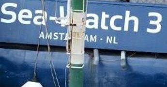 Migranti, Sea Watch: “Italia pronta a finanziare alleati trafficanti, stop accordi con Libia”