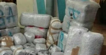 Napoli, ordina pastori presepe ma gli arrivano 10 chili di marijuana