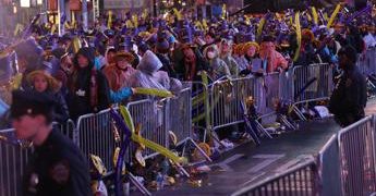 New York, agenti feriti in attacco con machete vicino Times Square