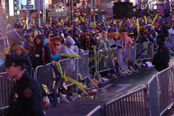 New York, agenti feriti in attacco con machete vicino Times Square