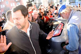 Prezzi benzina, Salvini: “Valuteremo intervento in Cdm”