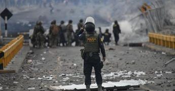 Proteste Perù, Farnesina: “Italiani stanno rientrando verso Cuzco”