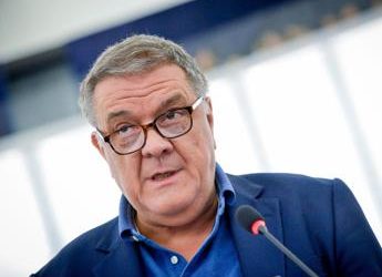 Qatargate, Giorgi: “Commercialista e Panzeri in Qatar durante i Mondiali”