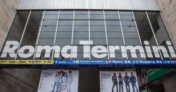 Roma, trolley incastrato: uomo muore travolto da treno a Termini