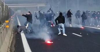 Scontri ultras A1, quattro tifosi arrestati
