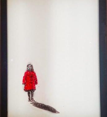 Shoah, Banksy torinese celebra giornata memoria con manifesto ‘Red-emption’