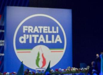 Strage Bologna, linea Fdi: sentenze si rispettano ma chiedere testa De Angelis è da ‘comunisti’