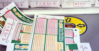 Superenalotto, numeri estrazione vincente oggi 24 gennaio 2023