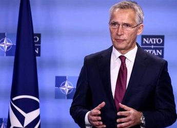 Ucraina-Russia, Stoltenberg: “Armi a Kiev sono via per la pace”