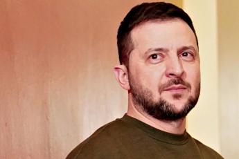 Ucraina, Zelensky: “Nuove armi da Usa: carri, missili e droni”