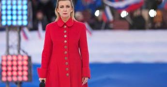 Ucraina, Zelensky sospende cittadinanza a preti filorussi. Russia: “Satanismo”