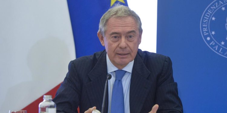 Prezzi benzina, Urso: “Aumenti ingiustificabili”