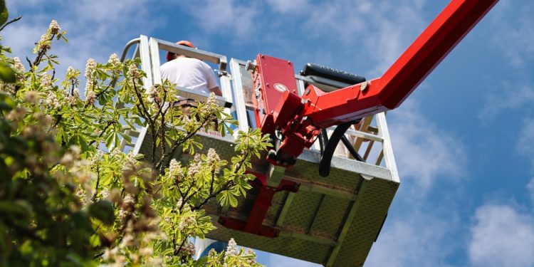 Piattaforme aeree: funzionamento, tipologie e applicazioni d’uso