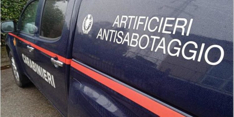 Como, airbag lanciato a capodanno scambiato per ordigno: è panico