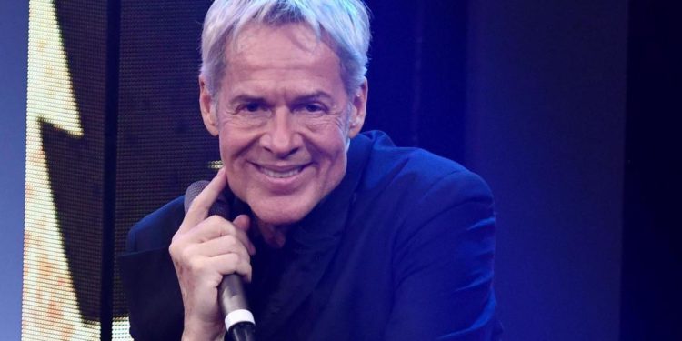 Claudio Baglioni ha l’influenza, nuove date tour: ecco quando i prossimi concerti