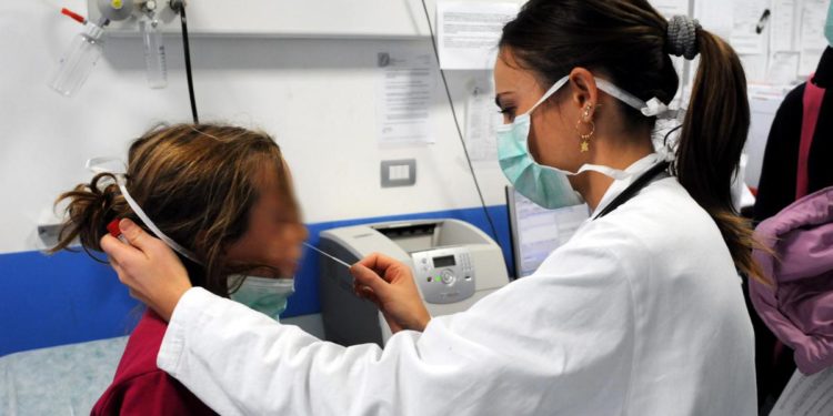 Virus sinciziale, pediatrie in affanno per boom di ricoveri: l’allarme