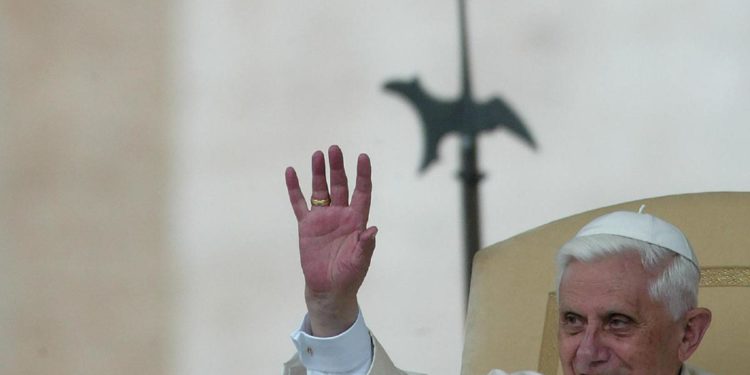 Benedetto XVI, morto il Papa emerito: l’esposizione, i funerali e le ultime parole