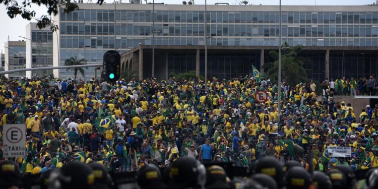 Brasile, assalto al Parlamento: almeno 400 arresti