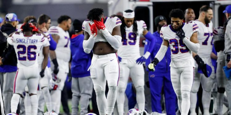Nfl, arresto cardiaco in campo: Hamlin in gravi condizioni
