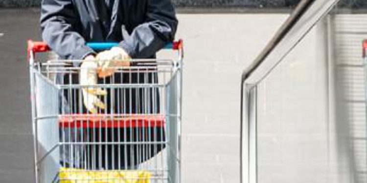 Risparmio, 37% famiglie in difficoltà con spese: peggiorano i dati Consob