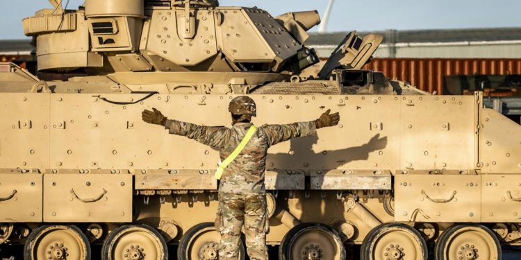 Ucraina, Russia avverte: “Invio carri armati Gb provocherà escalation”