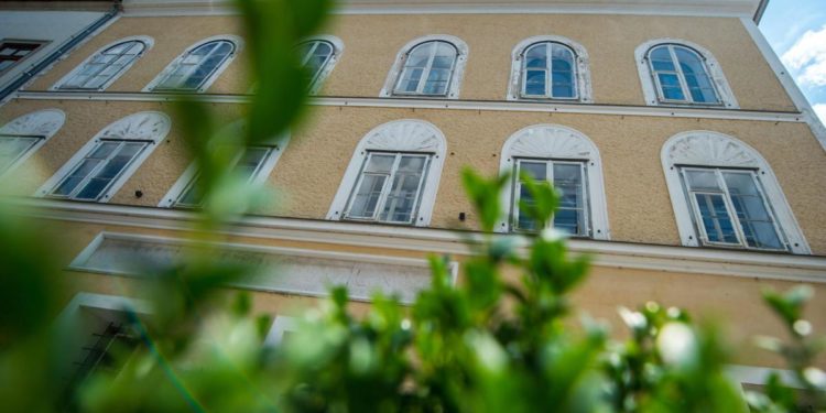 Austria, 20 milioni di euro per trasformare casa natale di Hitler a Braunau am Inn