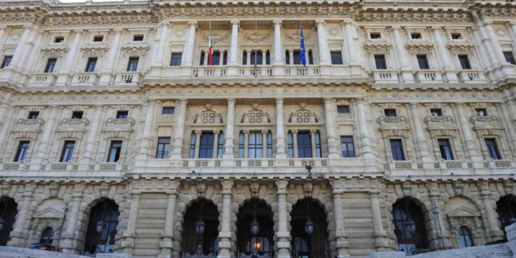 Cassazione, parola ‘caz..’ nella sentenza: refuso rimosso con ordinanza