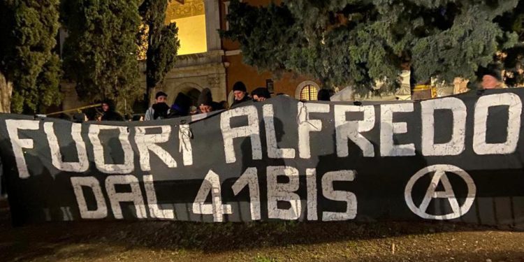 Alfredo Cospito “peggiora, è molto debole e usa la sedia a rotelle”