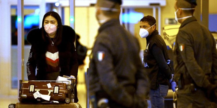 Covid Italia, verso proroga obbligo test per passeggeri da Cina