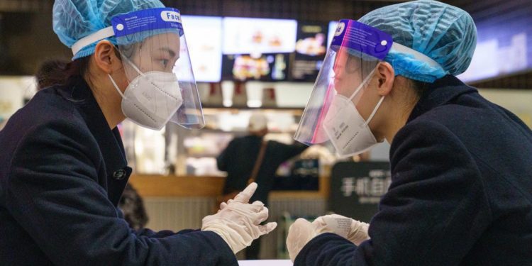 Covid, verso test per entrare in Ue prima di partire dalla Cina